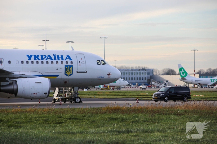 Oekraïense president arriveert op beveiligde luchthaven