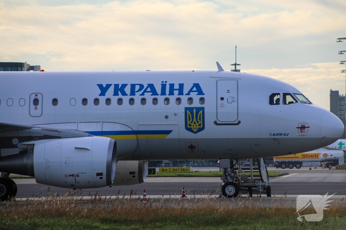 Oekraïense president arriveert op beveiligde luchthaven