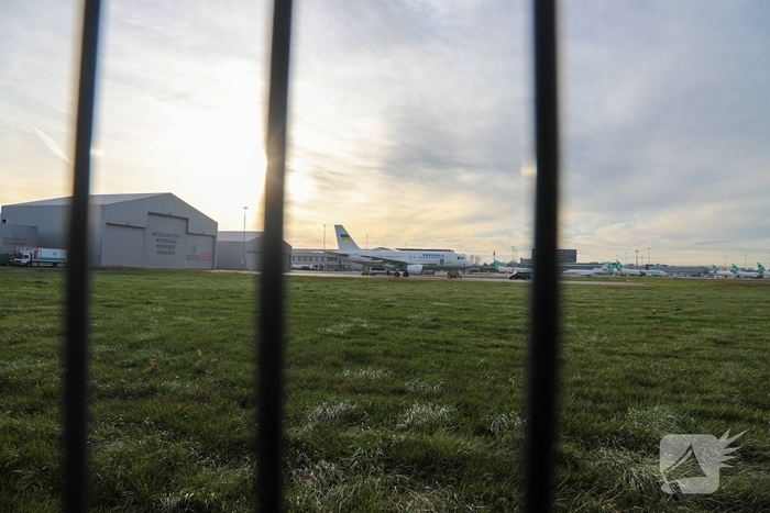 Oekraïense president arriveert op beveiligde luchthaven