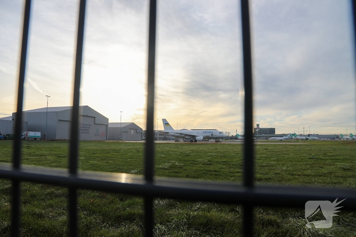 Oekraïense president arriveert op beveiligde luchthaven