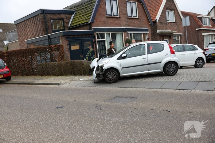 Aanrijding veroorzaakt aanzienlijke schade