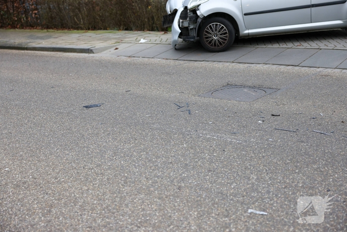 Aanrijding veroorzaakt aanzienlijke schade