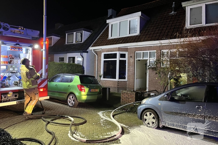 Brandweer redt persoon uit woning