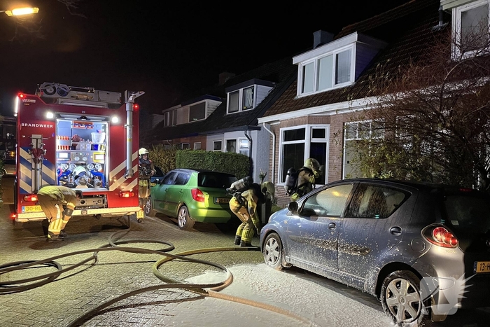 Brandweer redt persoon uit woning