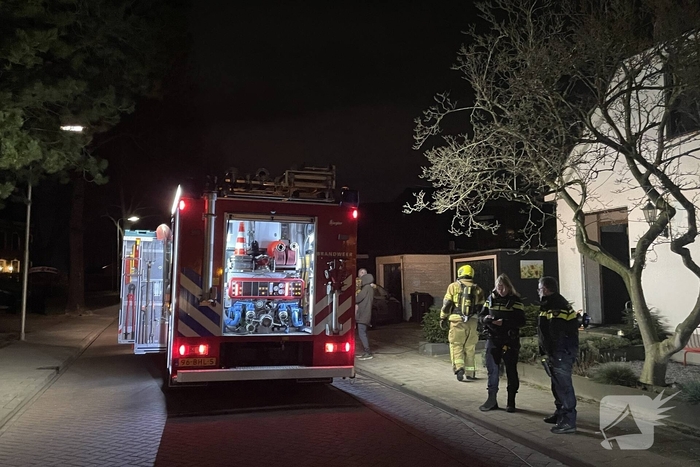 Brandweer bestrijdt woningbrand