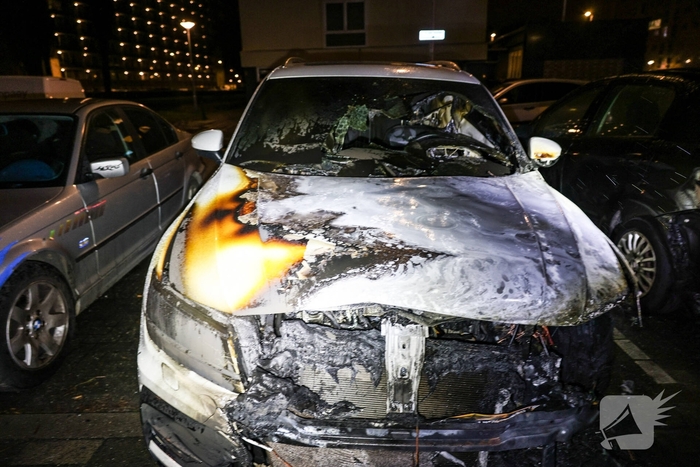 Auto's zwaar beschadigd door brand