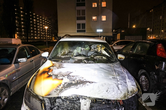 Auto's zwaar beschadigd door brand