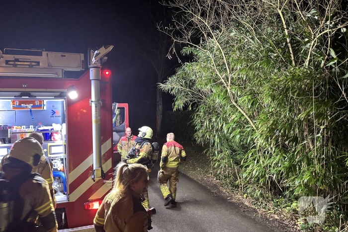 Brandweer blust kleine buitenbrand