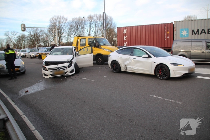 Botsing leidt tot aanzienlijke schade