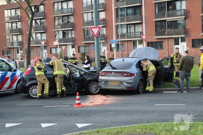 Zware aanrijding tussen twee voertuigen