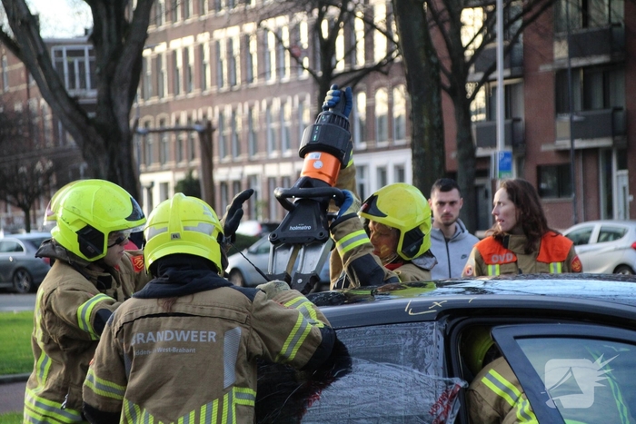 Zware aanrijding tussen twee voertuigen