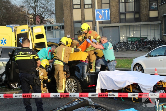 Zware aanrijding tussen twee voertuigen