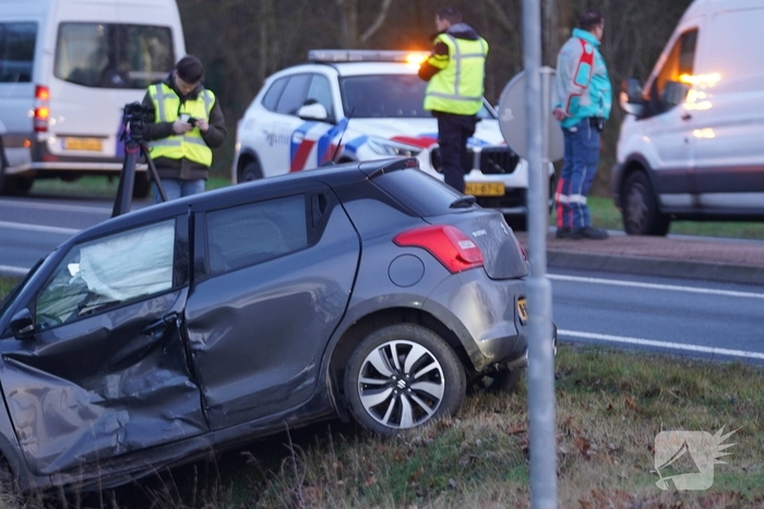 Ongeval met twee voertuigen leidt tot wegafsluiting