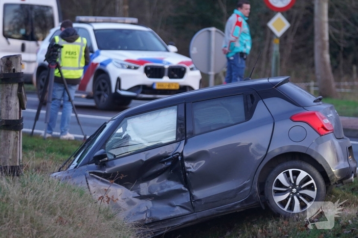 Ongeval met twee voertuigen leidt tot wegafsluiting