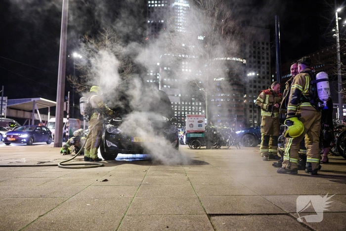 Brandweer staat vast op brug na melding autobrand
