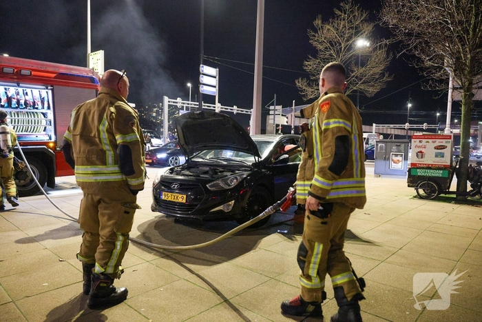 Brandweer staat vast op brug na melding autobrand