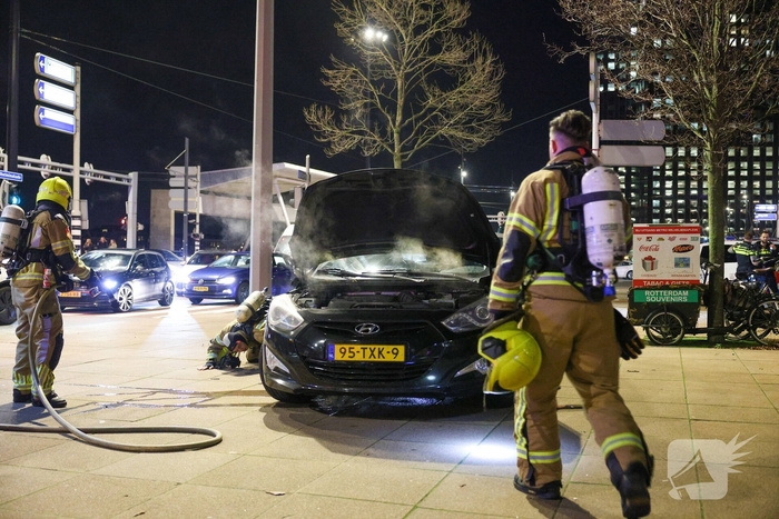 Brandweer staat vast op brug na melding autobrand