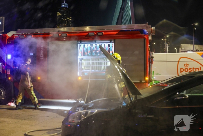 Brandweer staat vast op brug na melding autobrand