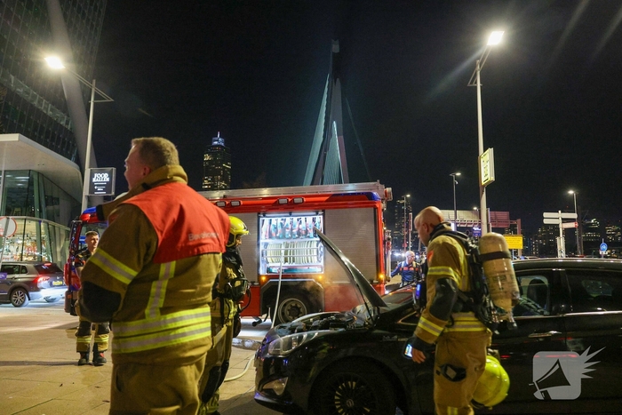 Brandweer staat vast op brug na melding autobrand