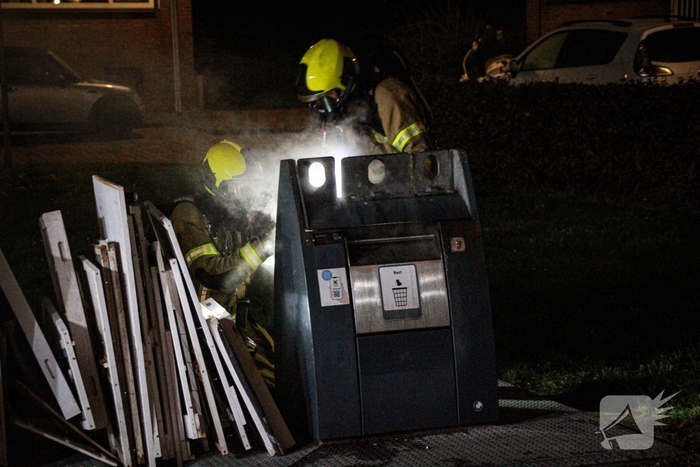 Containerbrand aangestoken met vuurwerk