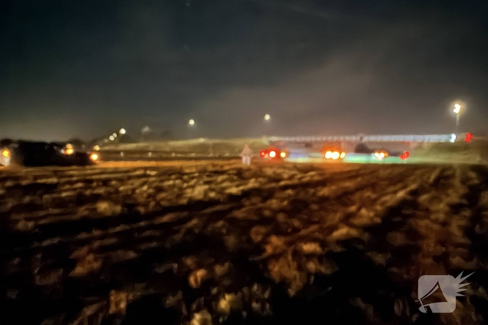 Auto belandt in sloot na aanrijding