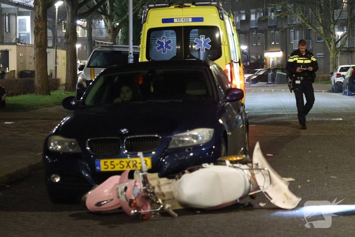 Scooter vol aangereden door auto bij ongeval