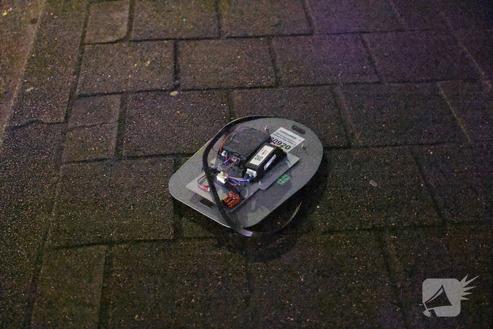 Auto ramt lantaarnpaal, scooterrijder gewond