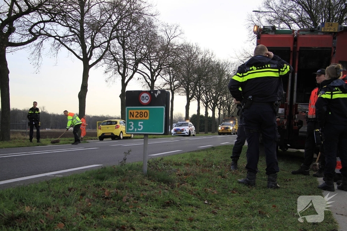Aanrijding met letsel na botsing tussen auto en vrachtwagen