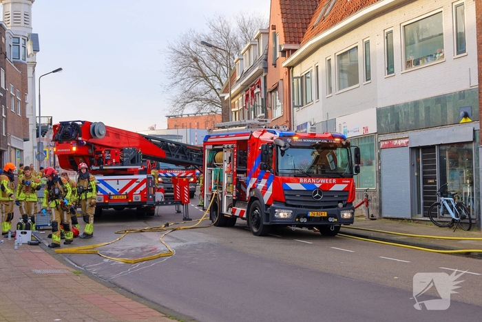 Grote brand in woning vraagt om snelle hulpverlening