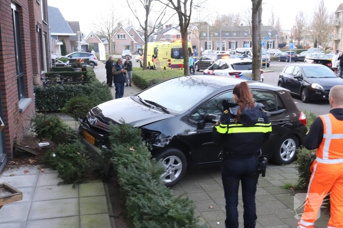 Bestuurder verliest controle over auto