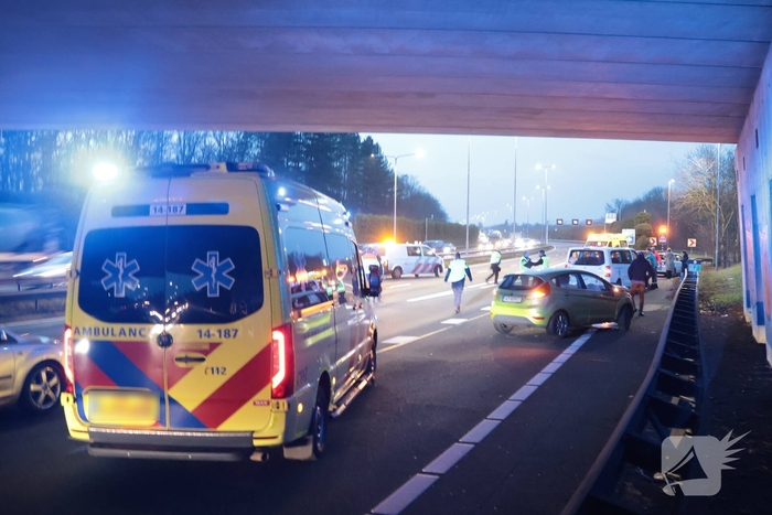 Zes voertuigen betrokken bij kettingbotsing op snelweg