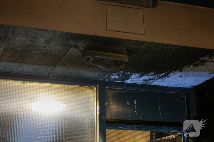 Explosie leidt tot woningbrand en ontruiming van twaalf woningen