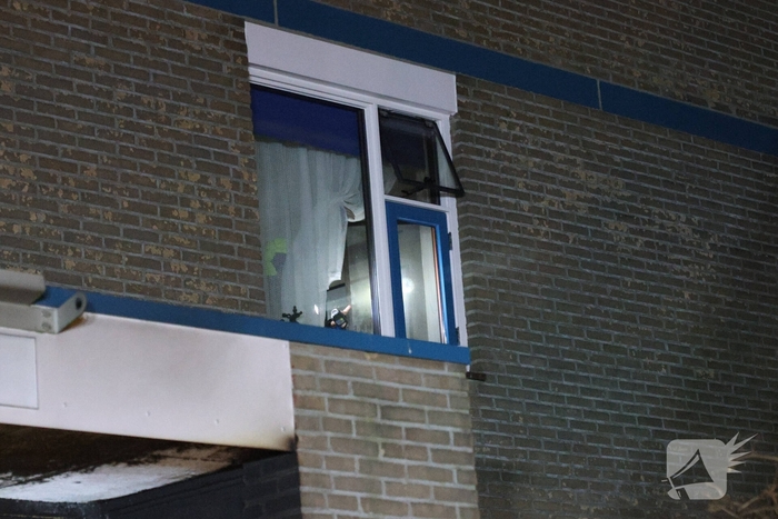 Explosie leidt tot woningbrand en ontruiming van twaalf woningen