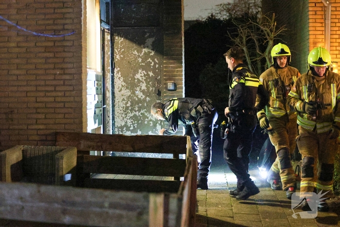 Explosie leidt tot woningbrand en ontruiming van twaalf woningen