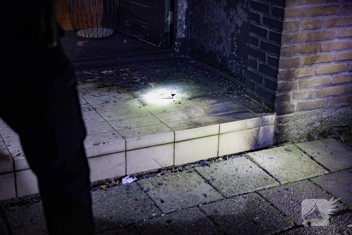 Explosie leidt tot woningbrand en ontruiming van twaalf woningen