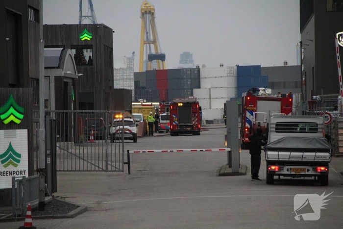 Brand in industriepand leidt tot zwarte rook