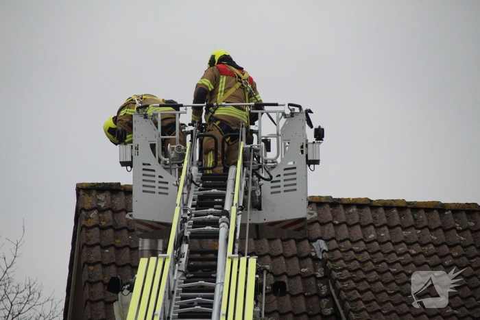 Brand in schoorsteen woning vergt brandweerinzet
