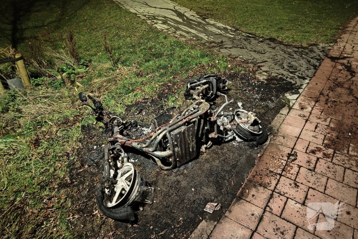 Scooter brandt volledig uit