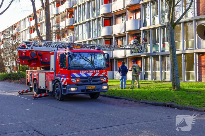 Brandweer blust binnenbrand in woning