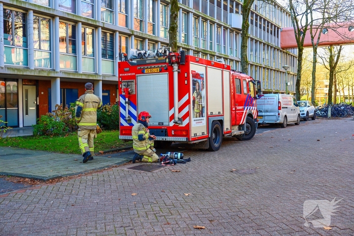 Brandweer blust binnenbrand in woning