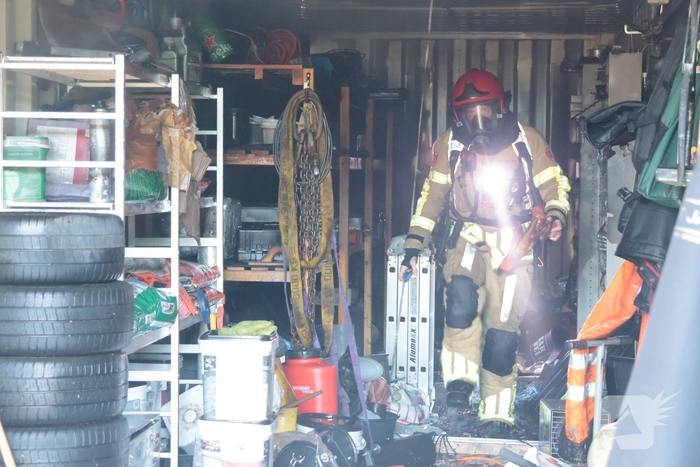 Containerbrand in opslaglocatie snel geblust
