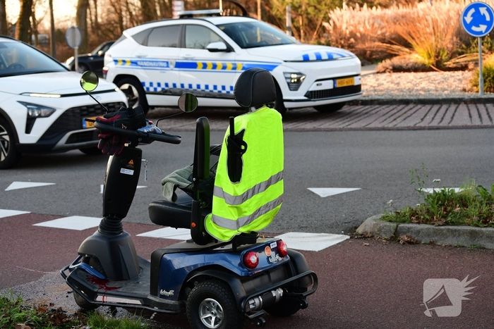 Aanrijding tussen auto en scootmobiel