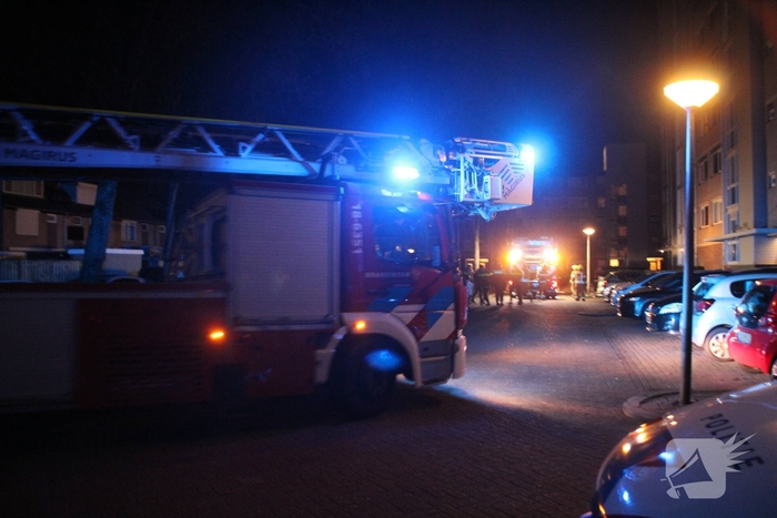 Brand in flatwoning leidt tot inzet brandweer