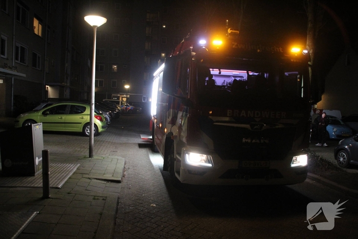 Brand in flatwoning leidt tot inzet brandweer