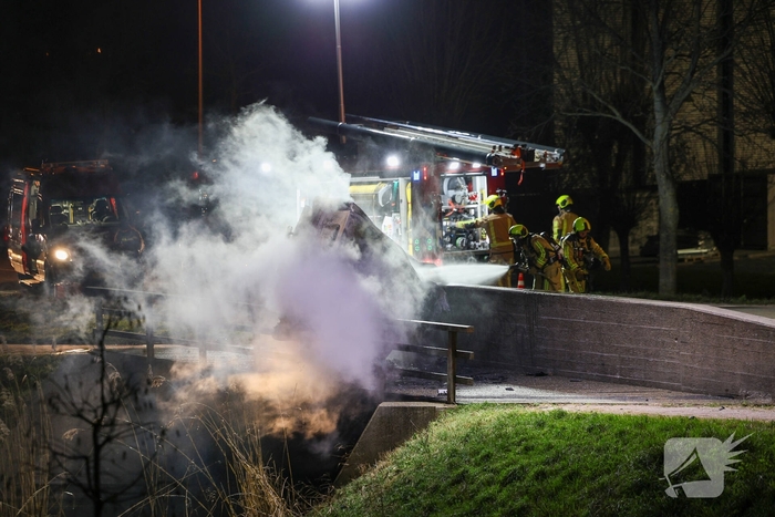 Dodelijk ongeval met auto leidt tot brand