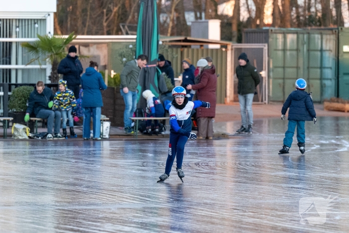 Eerste kerstdag brengt schaatsplezier op natuurijs