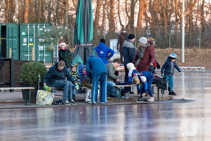 Eerste kerstdag brengt schaatsplezier op natuurijs