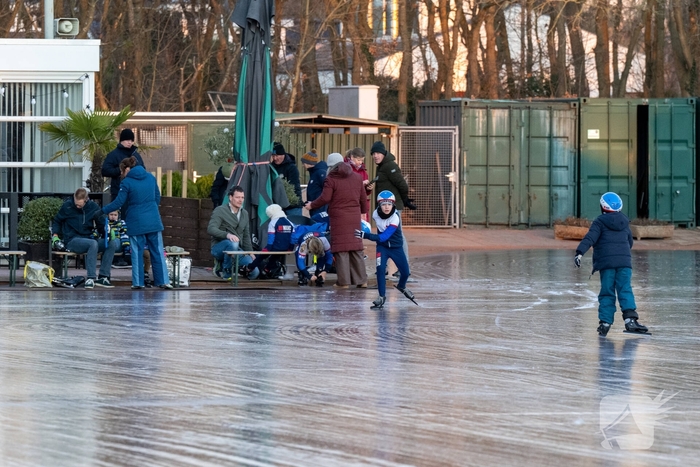 Eerste kerstdag brengt schaatsplezier op natuurijs