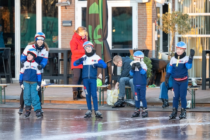Eerste kerstdag brengt schaatsplezier op natuurijs