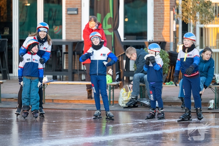 Eerste kerstdag brengt schaatsplezier op natuurijs